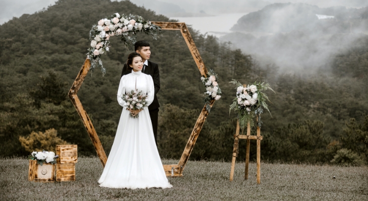 Look Natural In Your Wedding Photos