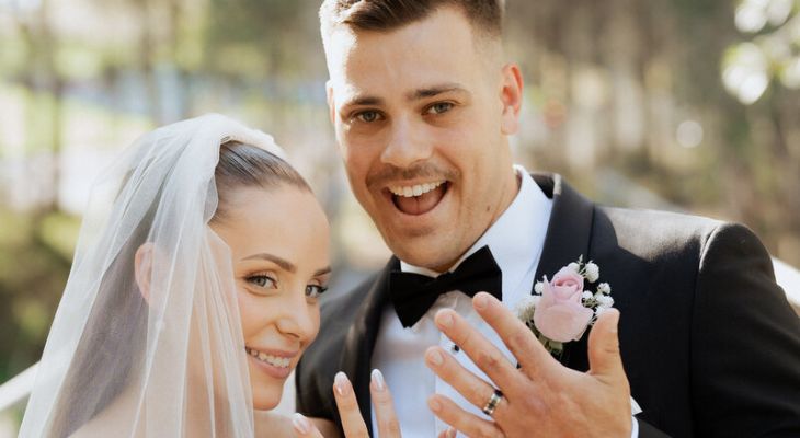 Tips To Look Natural In Your Wedding Photos