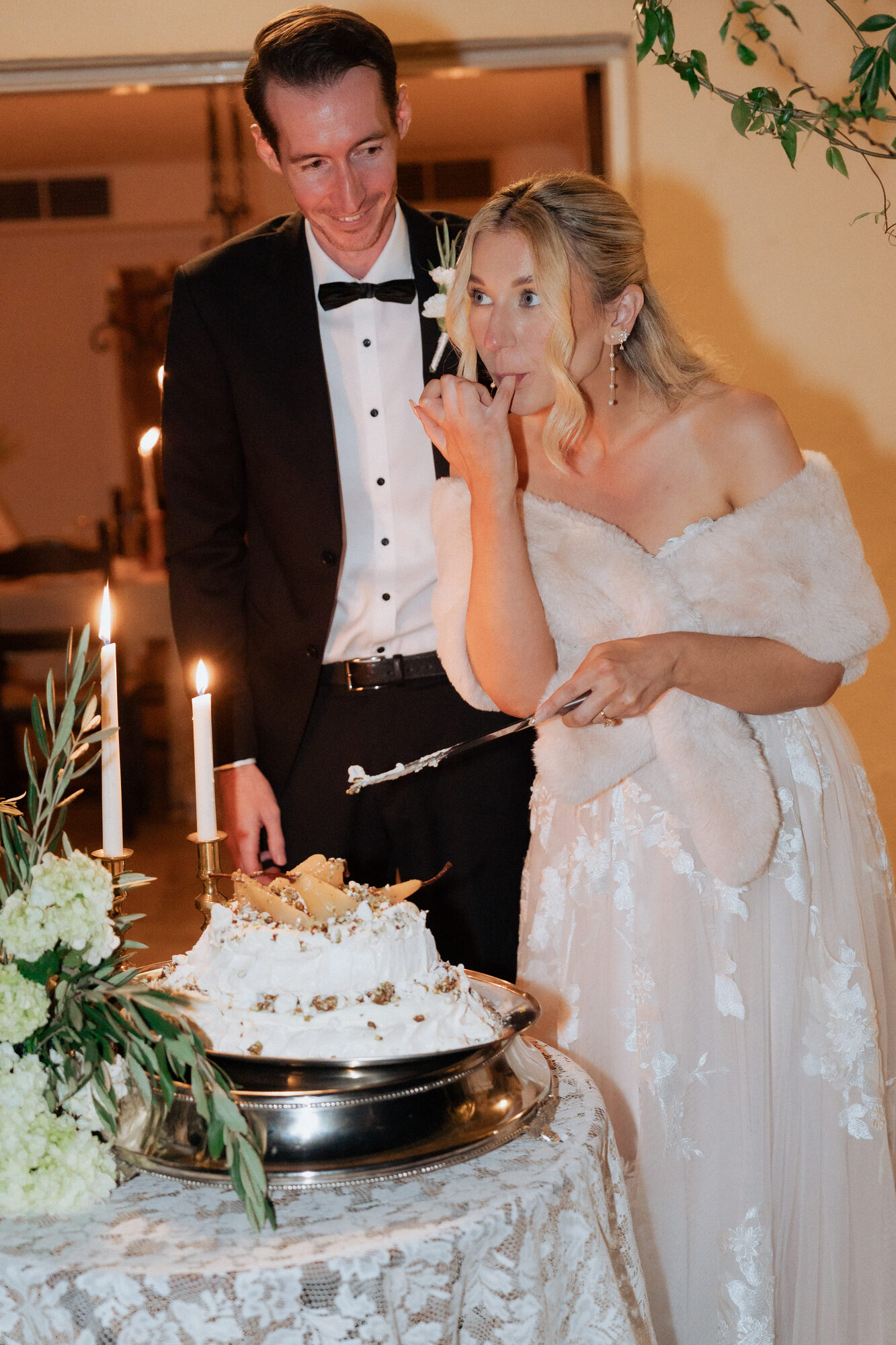 El and Craig cutting the wedding cake — Villa Toscana reception, Hunter Valley